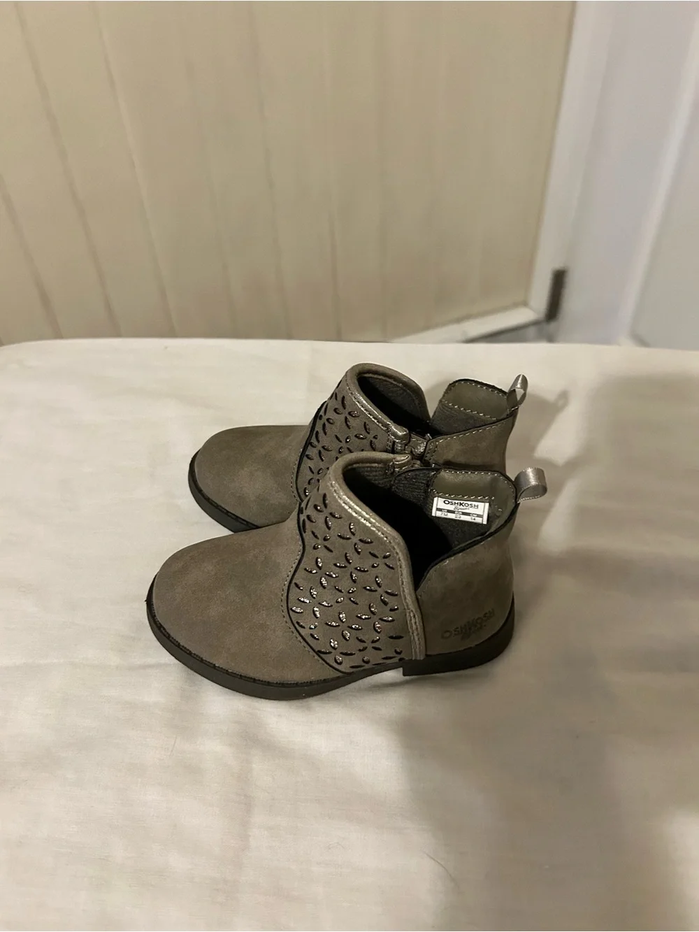 Oshkosh B’gosh Estell Toddler Ankle Boots/Taupe Laser Cut/Toddler’s Size 7 M